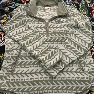 North Face Pullover- XL